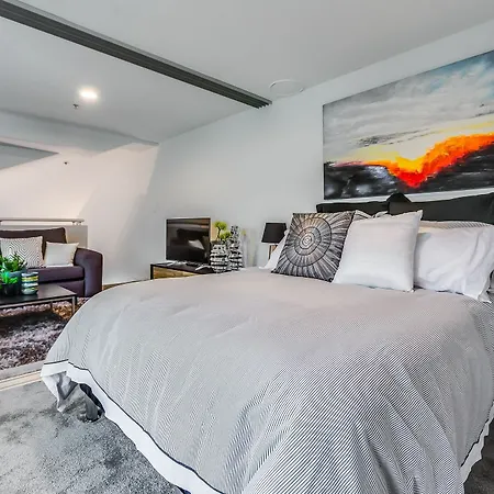 Penthouse With Mezzanine & Harbor Views Apartment